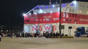 Λύση για τα κρητικόπουλα που ξεροστάλιαζαν στο λιμάνι του Πειραιά 