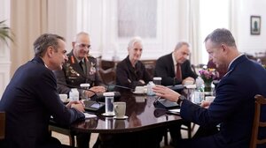 Συνάντηση Μητσοτάκη με τον Ανώτατο Διοικητή του ΝΑΤΟ στην Ευρώπη 