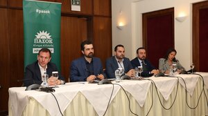 Η προσυνεδριακή εκδήλωση του ΠΑΣΟΚ δεν έτυχε… πέτυχε!