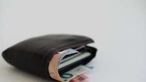 Κοζάνη: Εργαζόμενη στην καθαριότητα βρήκε για δεύτερη φορά πορτοφόλι με χρήματα και το παρέδωσε