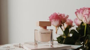 Οι 9 βασικές κατηγορίες αρωμάτων για να ανακαλύψετε ποιο σας αρέσει και σας ταιριάζει