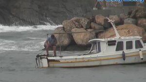 Στιγμές αγωνίας στην Αστυπάλαια: Ψαράς βούτηξε με 10 μποφόρ για να σώσει το καΐκι του