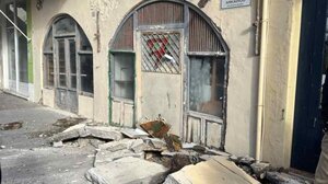 Αποκολλήθηκε μεγάλο τμήμα παλιού κτηρίου στο Ρέθυμνο - Από τύχη δεν είχαμε θύματα!