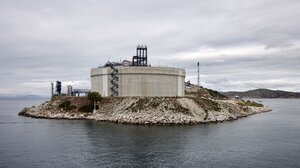 Reuters: Εδραιώνεται στρατηγικά η Ελλάδα, ξεκινά τον Μάρτιο η προμήθεια αμερικανικού LNG στην Ουκρανία