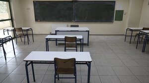 Ηράκλειο: Αποκολλήθηκαν μάρμαρα από πρόσοψη σχολείου!