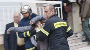 Θεσσαλονίκη: Άρπαξε φωτιά το σπίτι της και μπήκε μέσα για να την σβήσει