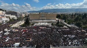 Τρία χρόνια από τα Τέμπη: 40.000 άνθρωποι στο Σύνταγμα