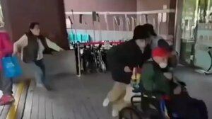 Απίστευτη απαγωγή στην Ταιβάν: Παιδιά και εγγόνια «άρπαξαν» υπεραιωνόβιο εκατομμυριούχο γιατί έγραψε την περιουσία στη νέα του σύζυγο