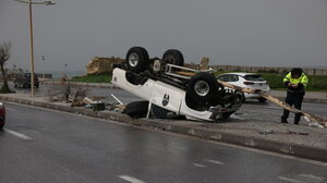 Ηράκλειο: Τροχαίο με ανατροπή στην παραλιακή λεωφόρο - Δείτε φωτογραφίες