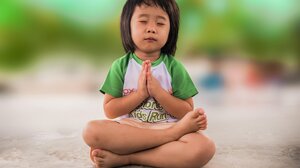 12 οφέλη της γιόγκα για το σώμα και την ψυχική υγεία του παιδιού