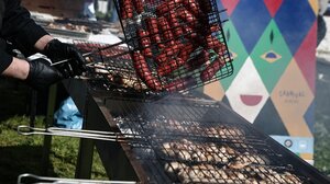 Τσικνοπέμπτη: Δεν είναι μόνο ελληνική - Πώς γιορτάζεται σε άλλες χώρες