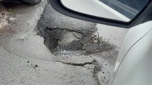 «Κλείνουν τις λακκούβες, και λίγες ημέρες μετά έχουν ανοίξει και πάλι»