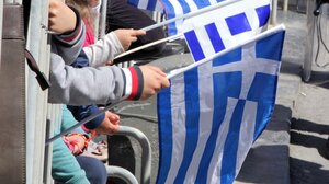 Σάλος στον Βόλο: Μαθητές φώναξαν συνθήματα της Χρυσής Αυγής κατά τη διάρκεια της παρέλασης