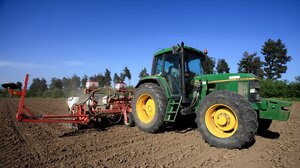 Στα ύψη οι τιμές των λιπασμάτων από το κλείσιμο των Στενών του Ορμούζ – Ποια μέτρα εξετάζει η κυβέρνηση
