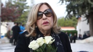 Λόλα Νταϊφά για γκαλερί Τσαγκαράκη: «Έβγαλαν σε δημοπρασία τα σκουλαρίκια που μου είχαν κλέψει»