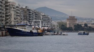 Θεσσαλονίκη: Συναγερμός για γυναίκα που έπεσε στον Θερμαϊκό 