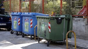 «Βροχή» προστίμων για παρκάρισμα μπροστά σε κάδους