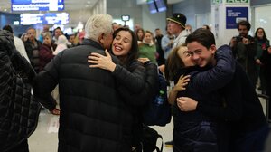 «Πέφταν από πάνω μας οι πύραυλοι»: Πάνω από 600 Έλληνες έφτασαν στο «Ελ. Βενιζέλος» από Ντόχα και Ντουμπάι 