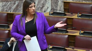 Κωνσταντοπούλου: Άγρια κόντρα στην Βουλή μετά την αναφορά της στην Σοφία Μητσοτάκη