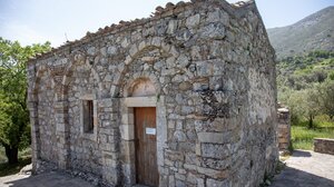 Ναός Αγίας Άννας: Οι ξεχωριστές τοιχογραφίες και το καταπράσινο τοπίο!