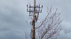 Αρχάνες: "Κινδυνεύουν άνθρωποι και περιουσίες από τον ελαττωματικό στύλο – Θα αναλάβει κανείς την ευθύνη;"