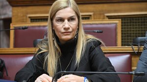 Σέβη Βολουδάκη: Έτοιμα τα δύο σενάρια για την απαγόρευση της μπούρκας στη χώρα μας – Καμία τέτοια συζήτηση για τη μαντίλα