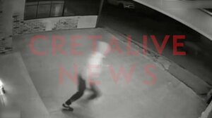 Αποκαλυπτικό βίντεο: καρέ-καρέ η στιγμή που ο δράστης πυροδοτεί τον εμπρηστικό μηχανισμό