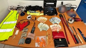 Εξιχνιάστηκε ληστεία σε βάρος ηλικιωμένης με λεία 200.000 ευρώ: Την είχαν φιμώσει και της είχαν δέσει χέρια και πόδια με ταινία