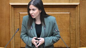 Ελένη Βατσινά: Ασφυκτιά το Ηράκλειο από την έλλειψη στάθμευσης – Στη Βουλή το ζήτημα των Ενετικών Τειχών