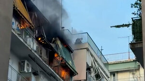 Φωτιά σε διαμέρισμα στου Γκύζη, μεγάλη κινητοποίηση της Πυροσβεστικής