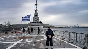 «Θόλος» προστασίας στην Κύπρο: Τι οπλισμό φέρουν οι ελληνικές φρεγάτες «Κίμων», «Ψαρά» και τα δύο F-16