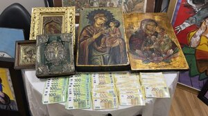 Γιώργος Τσαγκαράκης: Κατασχέθηκαν 321 έργα τέχνης, αρχαία αντικείμενα, Ευαγγέλιο και πάνω από 220 χιλιάδες ευρώ (φωτογραφίες)