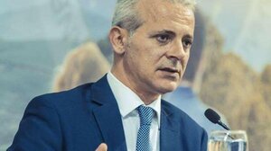 Το «ευχαριστώ» στον απερχόμενο πρόεδρο, Γρηγόρη Γερακαράκο 