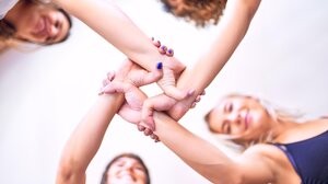 Kαμπάνια ενδυνάμωσης νεαρών κοριτσιών για το χάπι βιασμού