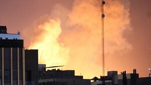 Η Μέση Ανατολή «φλέγεται»: Το Ισραήλ «σφυροκοπά» Τεχεράνη και Βηρυτό