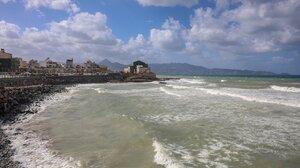 Γενικά αίθριος καιρός, πρόσκαιρες νεφώσεις και ασθενείς τοπικές βροχές στη βόρεια Κρήτη