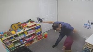 Λογοθεραπευτής στη Φλόριντα χτυπά με παπούτσι αυτιστικό παιδί στη διάρκεια συνεδρίας! Δείτε βίντεο