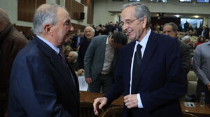 Σαμαράς και Καραμανλής στην παρουσίαση του βιβλίου του καθηγητή Γιάννη Μάζη