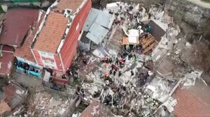 Κατέρρευσε κτήριο στην Κωνσταντινούπολη - Σε εξέλιξη επιχείρηση στα ερείπια, άγνωστος ο αριθμός εγκλωβισμένων