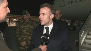 Εμανουέλ Μακρόν από τη Σούδα: «Η όποια επίθεση στην Κύπρο είναι επίθεση στην Ευρώπη»