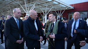 Κρήτη: Στη Σούδα ο Εμανουέλ Μακρόν – Συνάντηση με Νίκο Δένδια και επίσκεψη στο αεροπλανοφόρο «Σαρλ ντε Γκoλ»