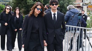 Στο παρεκκλήσι της Μητρόπολης Αθηνών η σορός της Μαρινέλλας – Συγκινημένοι οι συγγενείς