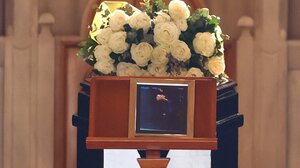 Κηδεία Μαρινέλλας: Η Ελλάδα αποχαιρετά την εμβληματική τραγουδίστρια - "Καπετάνισσα, από πού βγήκε αυτή η κρυστάλλινη φωνή;" 