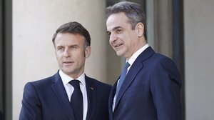 Τηλεφωνική επικοινωνία Μητσοτάκη – Μακρόν για τις εξελίξεις σε Ιράν, Κύπρο και Λίβανο