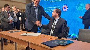 Ο Δήμαρχος Σητείας στην τελετή υπογραφής του Μνημονίου Συνεργασίας του Δικτύου Ανθεκτικών Πόλεων