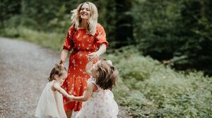 «Μεγαλώνοντας δυνατά και χαρούμενα παιδιά»: Σχολές γονέων στη Σητεία