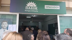 Εκλογές ΠΑΣΟΚ: Τεράστια συμμετοχή στα εκλογικά τμήματα του Ηρακλείου - Δείτε βίντεο