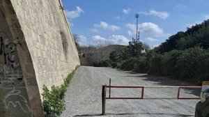 Ανασκόπηση Καλοκαιρινού: Τι λέει για τα πάρκινγκ και την δομή μεταναστών