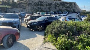 Κλειστό το Πάρκιγκ στα Τείχη… αλλά στα χαρτιά! - Έντονες αντιδράσεις από πολίτες για το θέμα στάθμευσης στο Ηράκλειο