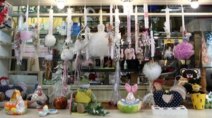 Σε γιορτινούς ρυθμούς η Πασχαλινή αγορά του Ηρακλείου - Ανοιχτά αύριο τα καταστήματα